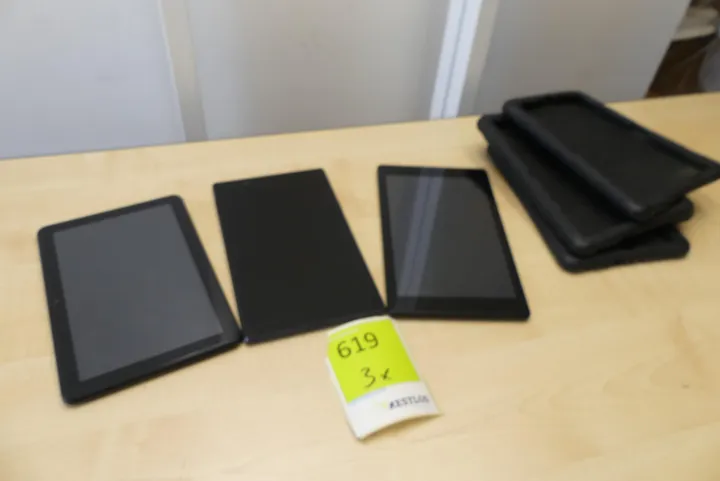 3x Amazon - Tablett mit 4x Gummi/Silikon Schutzhülle